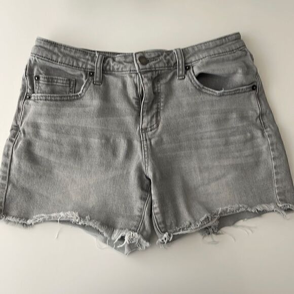 Universal Thread Cutoff Shorts.  Size 4.  Size 27(R).  Zipper fly. - Picture 1 of 5